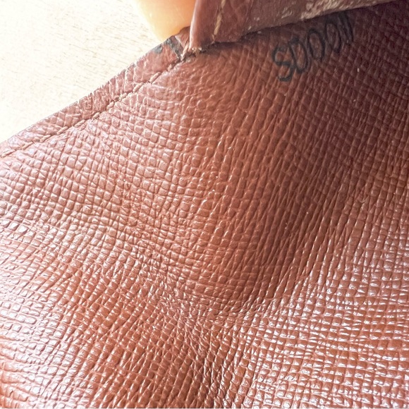 Louis Vuitton Porte Tresor International - Picture 8 of 16